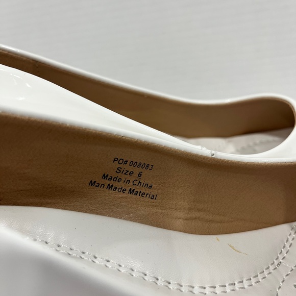 Journee‎ Collection Luu Womens Round Closed Toe Block Heel Pumps. Size: 6M White - Picture 4 of 8
